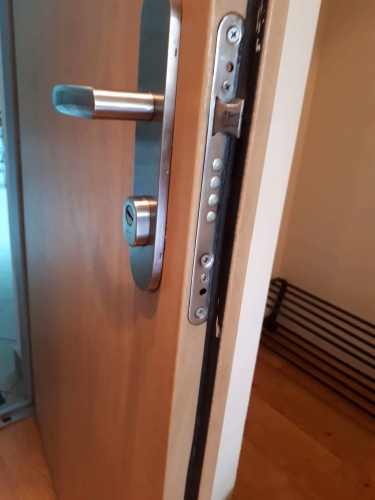 Mul-T-Lock biztonsági ajtók zárbetét cseréje Budapesten, garanciával